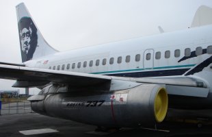 B737