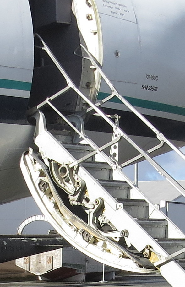 B737 airstair lowered detail