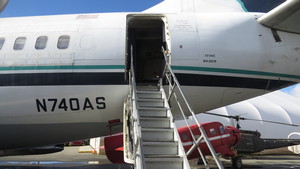 B737 airstair-lowered end