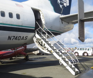B737 airstair-lowered