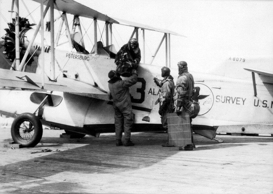 USN-AK-Survey-1929-SDASM-loading-cameras