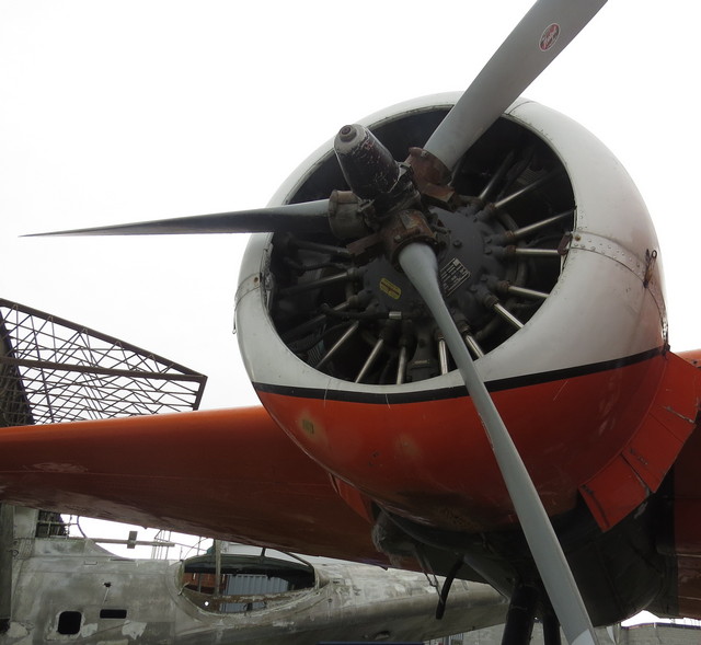 N1047B-right-engine